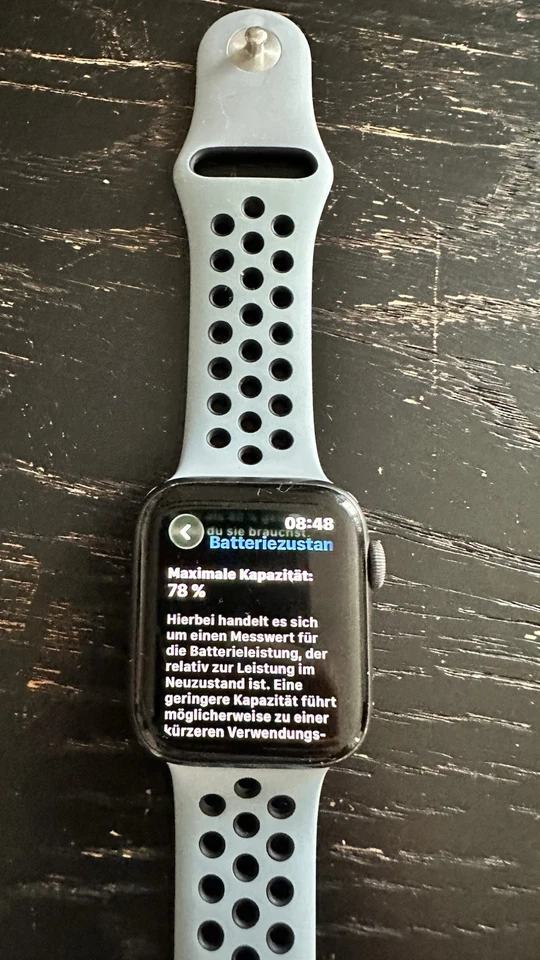 Apple Watch Series 6 Nike 44mm Space Grau Aluminiumgehäuse mit Schwarz/Grau - Bild 2 von 4