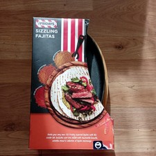 Cast Iron Skillet Pan With Wood Base Trivet - TGI Fridays - Fajita Sizzler