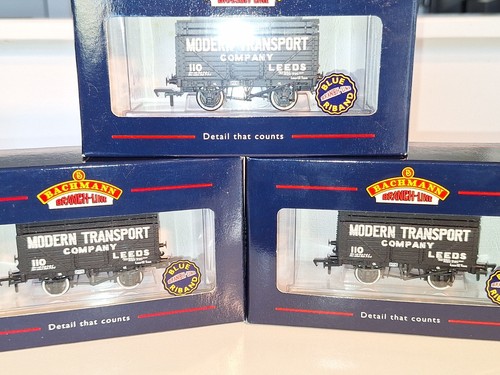 Bachmann 37204,   8 Plank Wagons x 3. New Old Stock. Mint Cond. Boxed. OO Scale | Condition: New