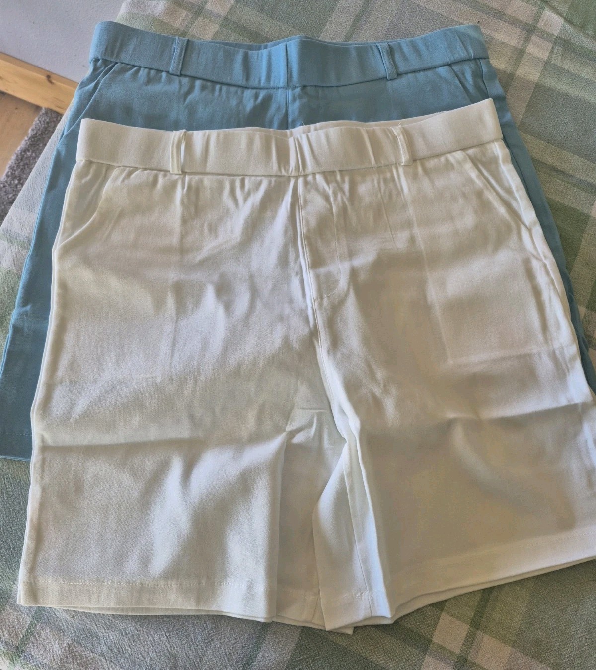 2 Pack Women’s XL Shorts Blue & White Pull On Elastic Waist Rayon Blend Pockets