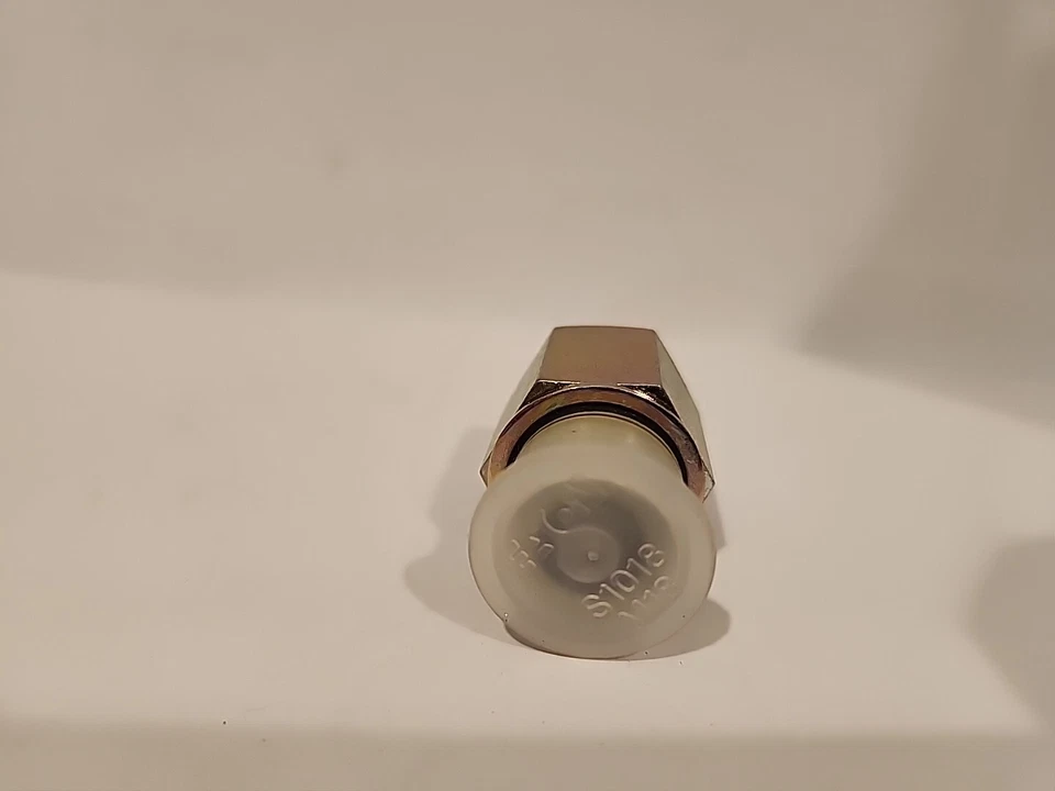 Eaton Hose Fitting S1018 M18 - Image 3 of 4