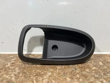 2005 HYUNDIA ELANTRA RIGHT PASSENGER SIDE FRONT INTERIOR DOOR HANDLE BEZEL