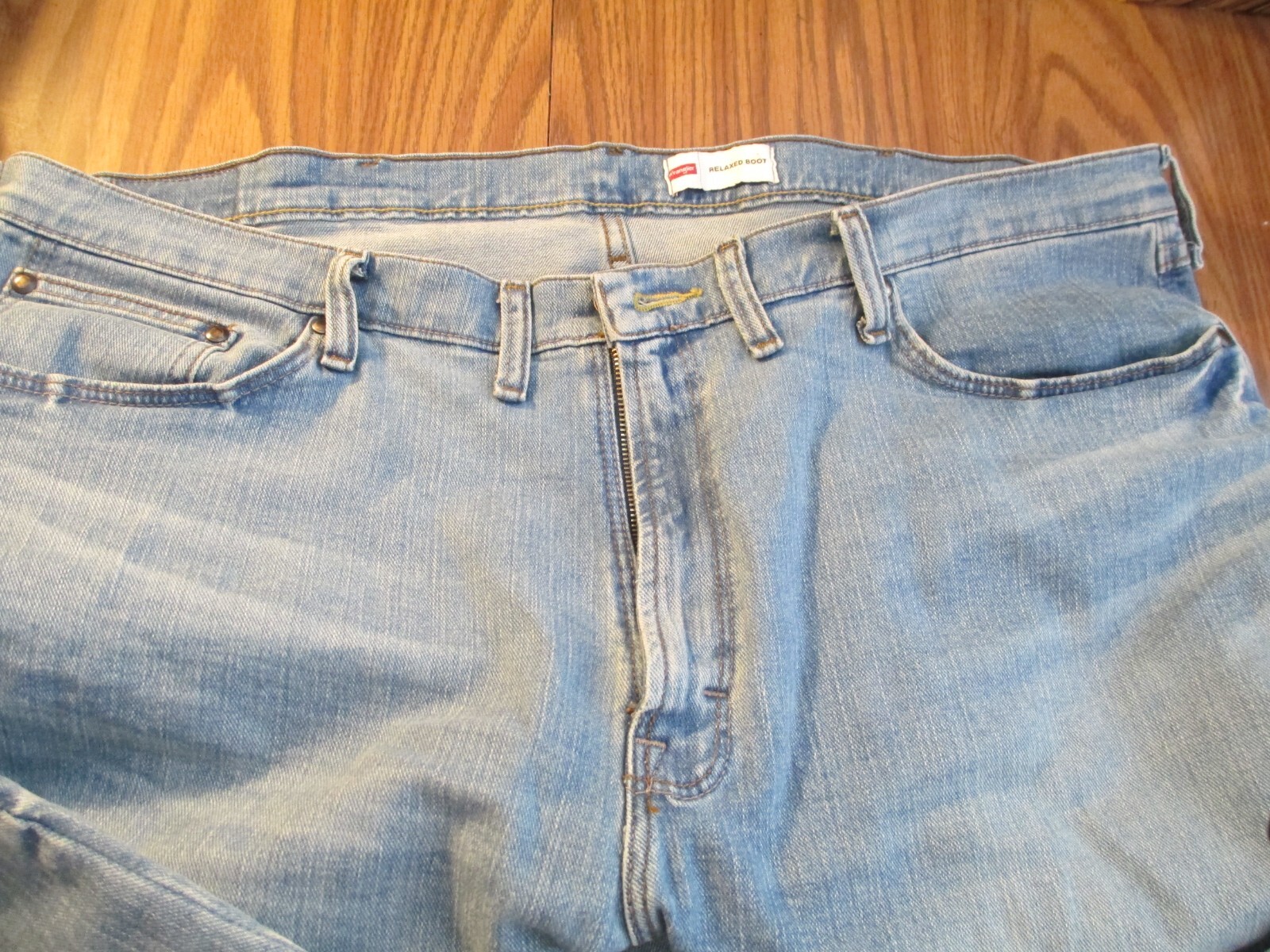 Men's denim wrangler relaxed fit boot jeans 44x30 good condition