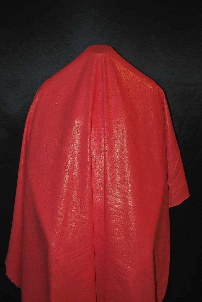 Tecido de linho rayon nebuloso folha allover lindo brilhante dourado sobre coral - Imagem 2 de 4