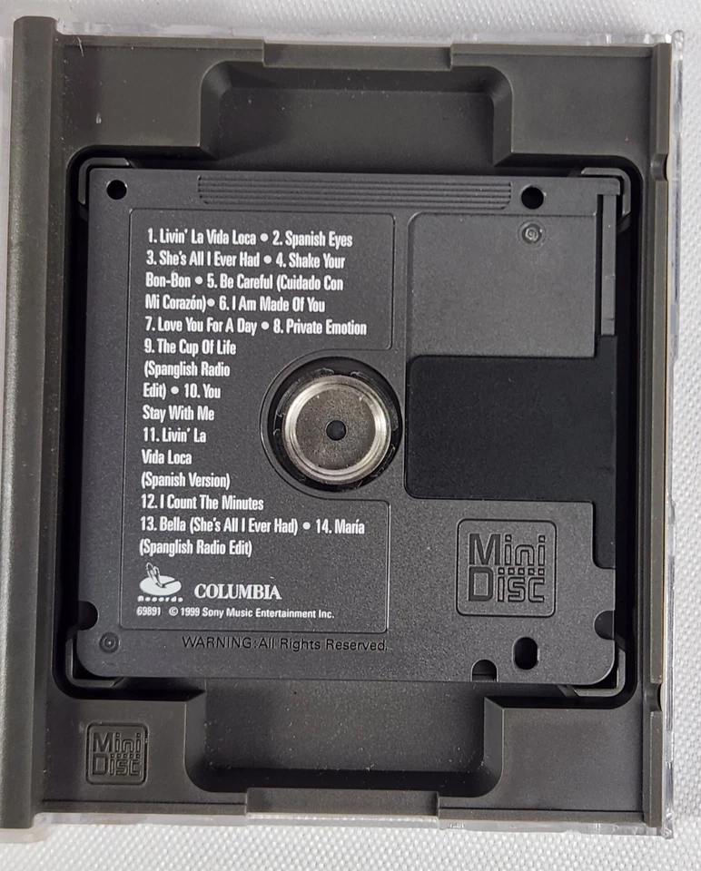 Ricky Martin MiniDisc MD Latin Pop Excellent Condition 1999 - Image 4 of 4