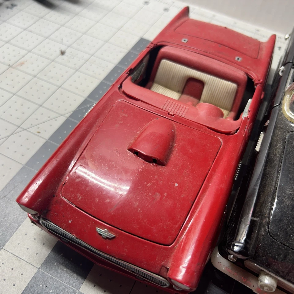Revell 1956 Ford Thunderbird  And OthersConvertible Continental Kit Junkyard Lot - Image 4 of 4
