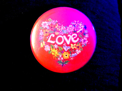 Hallmark LOVE DOT 1973 Pinback Button - ''LOVE inside flowery heart'' 2.5''