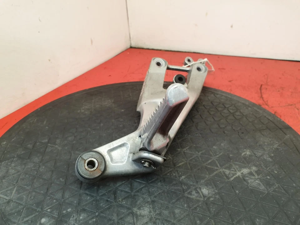 HONDA CBR 1100 XX RIGHT PILLION FOOTREST 1996 50720KT7761 - Image 4 of 4