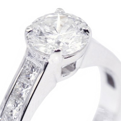 3.42ct H-SI2 Round Natural Certified Diamonds Platinum Classic Sidestone Ring