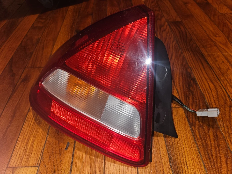 Montaje de luz trasera izquierda del lado del conductor Honda Insight 2000-2006 OEM Foto 2 de 3