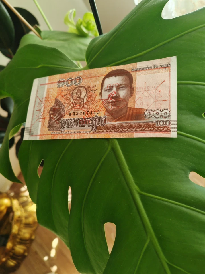 Billete de 100 baht tailandés bendito con escritura sagrada del Yantra - Talismán de dinero de la suerte Foto 4 de 4