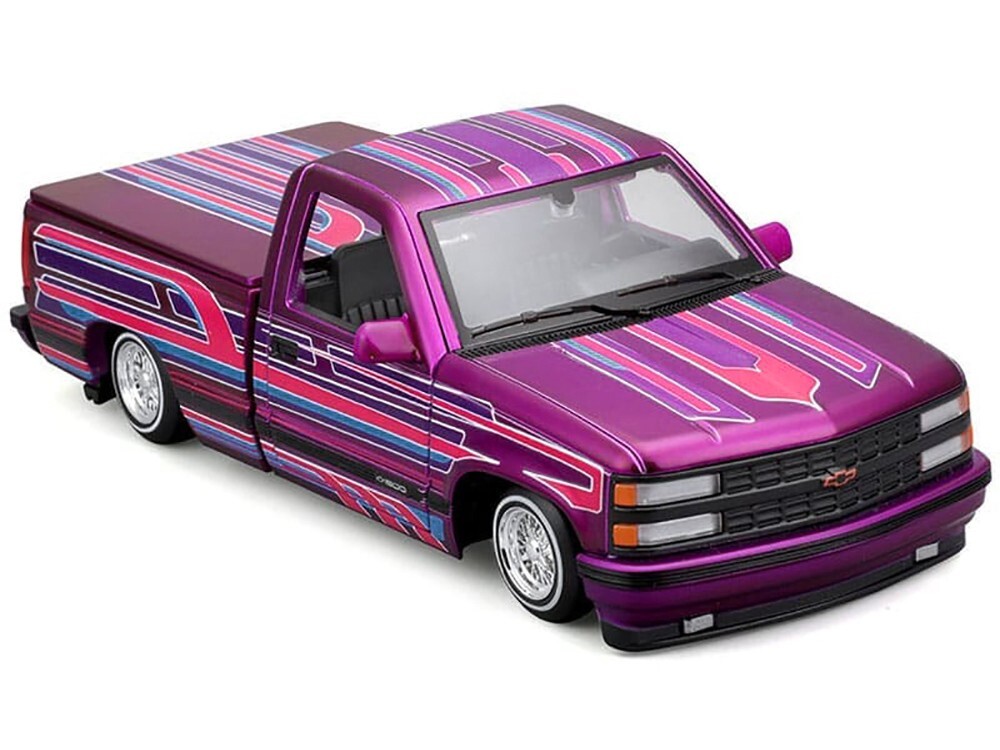 Maisto 1:24 Design 1993 Chevrolet 454 SS Pickup Lowrider Metallic Purple