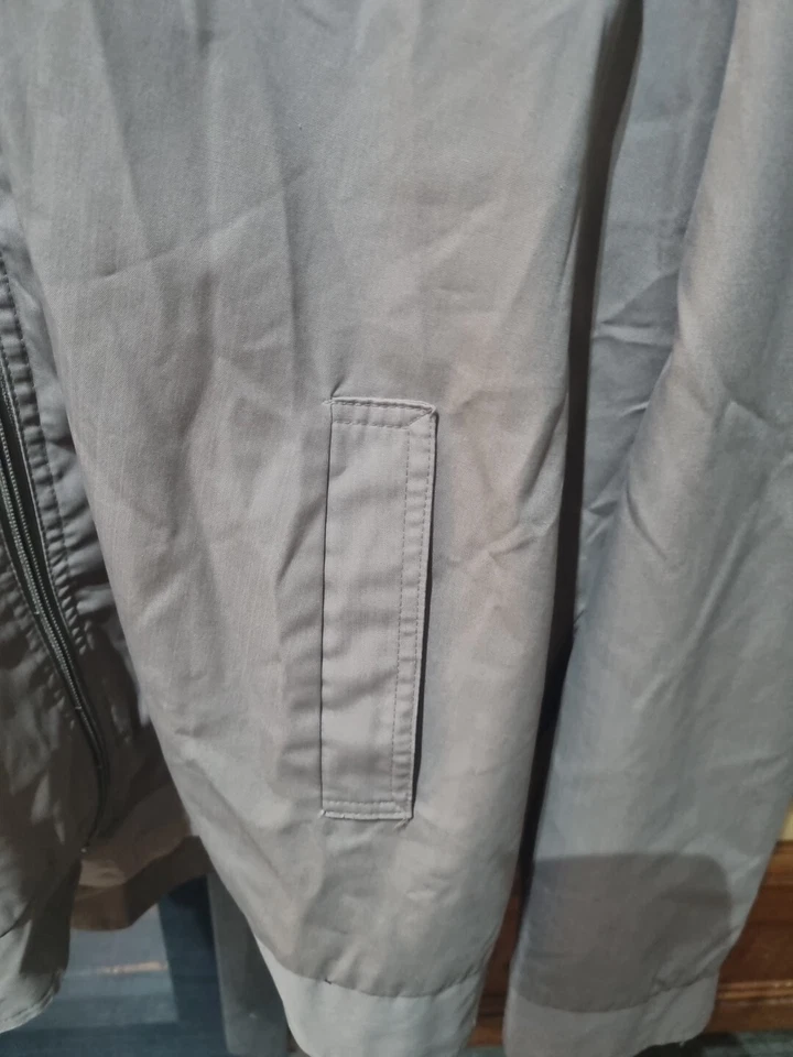 Excellent men's tan zip up jacket size 48 (L) from Invicta International - Image 4 of 4