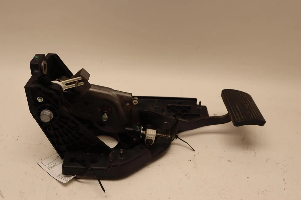 Pedal de parada de freno de estacionamiento suburbano Chevy/GMC 2015-2020 OEM Foto 4 de 4