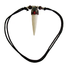 COLMILLO AMULETO AUTENTICO DE FORTUNA PROTECCION / TOOTH AMULET FOR GOOD FORTUNE