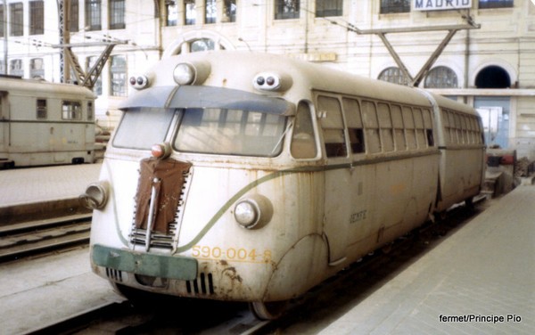 Automotor S/590  De RENFE , EL TALGUILLO en escala H0