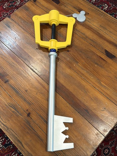 Kingdom Hearts Sora's Keyblade Plastic Replica 2017 Disney Disguise 32"