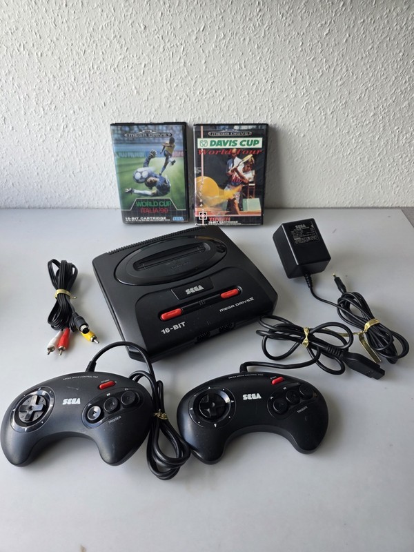 🕹 Sega Mega Drive II Console Bundle - 2x Controllers - power supply av Cable