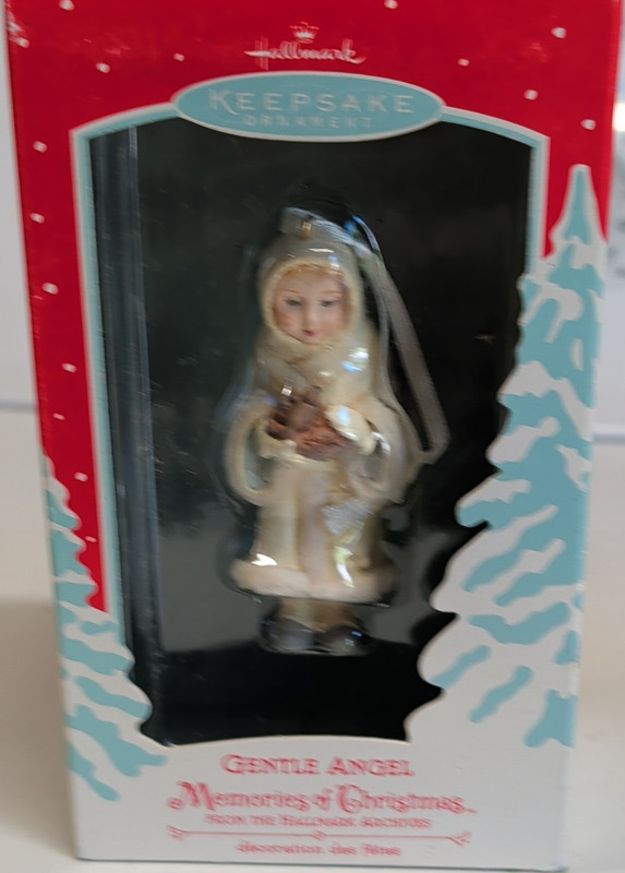 Hallmark Keepsake Gentle Angel Memories of Christmas Fabric Ornament 2002. 