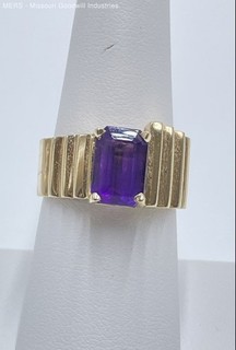14K Yellow Gold Emerald Cut Purple Stone Ring Wide Ribbed Band Size 7.5 8.97g