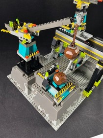 LEGO Rock Raiders Rock Raiders HQ #4990 HQ Complete w Minifigs Manual NO Monster