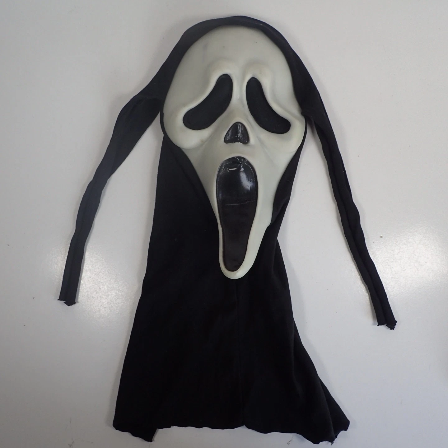 Vintage Scream Gen 1/2 Fun World Div 11 1/2" Glow Ghost Face Mask
Opens in a new window or tab
