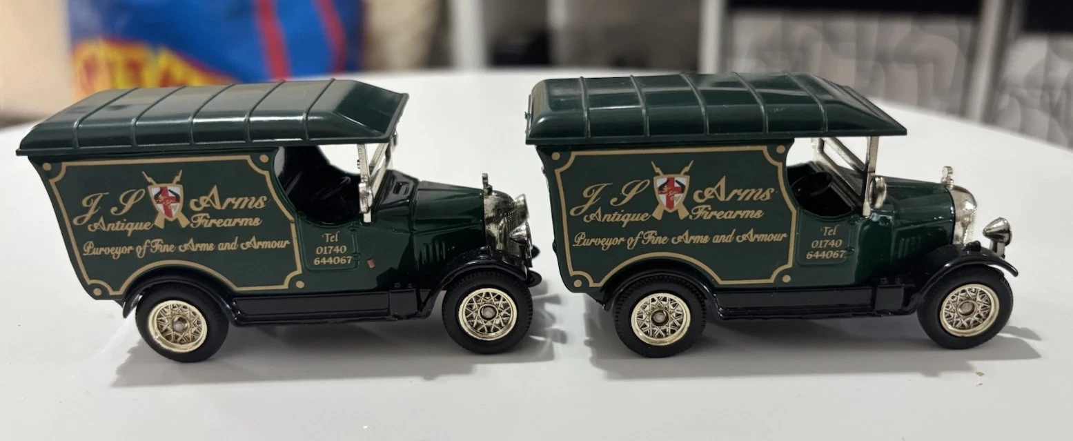 VANS 2 OXFORD DIECAST BULLNOSE VAN J S LIVREA ARMI EDIZIONE LIMITATA PACCHETTO DI 2