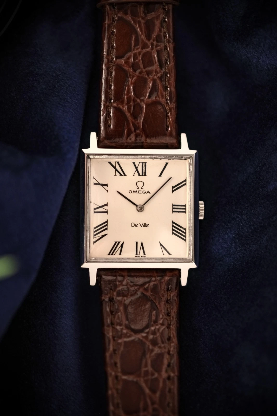 Omega — Omega De Ville Carrée Ref. 111.024, hand-wound cal 620, year 1966, ivory dial
