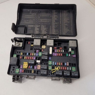 2015-2022 Dodge 1500 Engine Fuse Box Assembly 5.7L OEM