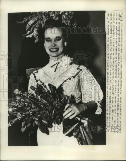 1964 Press Photo Here's Gloria Vanderbilt on Stage at Pocono Playhouse New York
