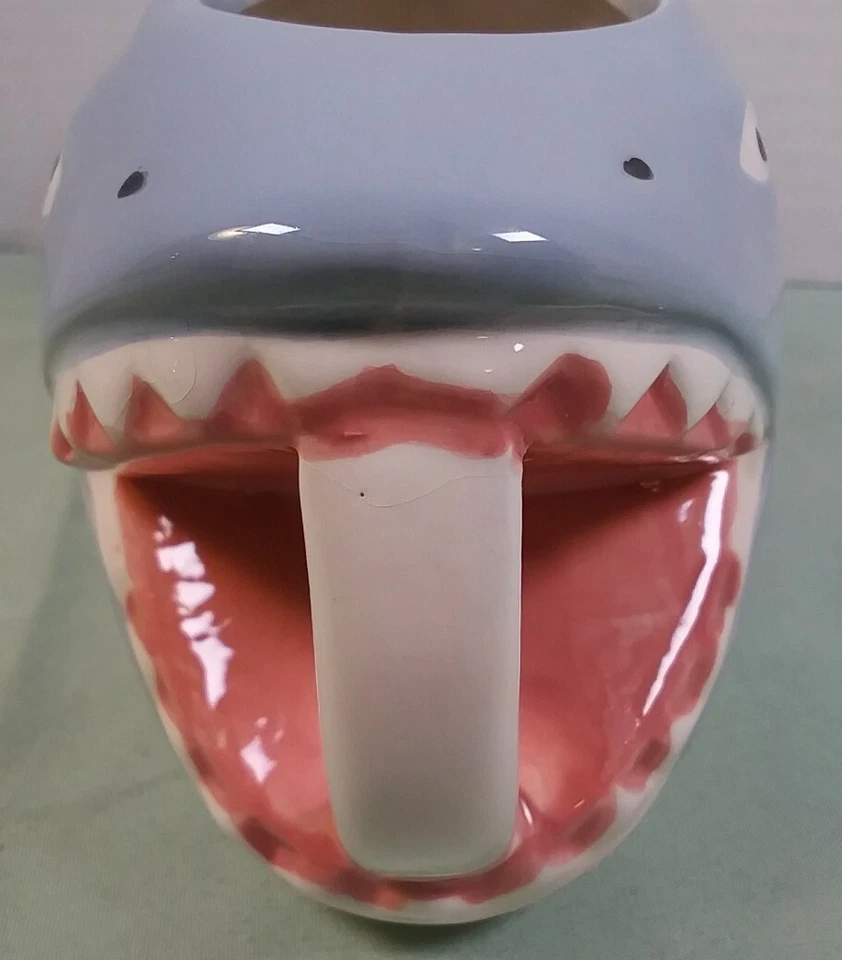 Taza de café 16 oz cerámica gran tiburón blanco taza Bite Me Bigmouth Inc mandíbulas 8"l x 4" Foto 3 de 4