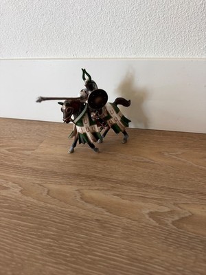 Schleich World of Knights 2006 70047 Tournament Knight Taurus Figure