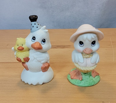 Anthropomorphic Ceramic Hatching Chicks Basket Eggs Easter decor Set of 2 Vtg