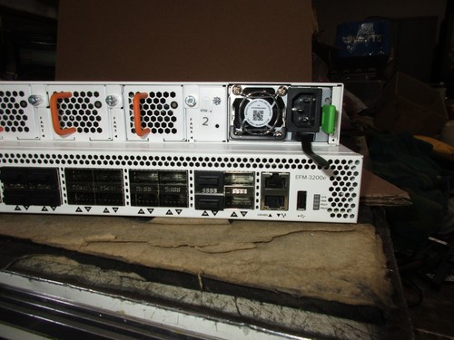 Conmutador de red multi chasis puerto QSFP Pure Storage EFM-3200e 32 01-0288-001 - Imagen 3 de 4