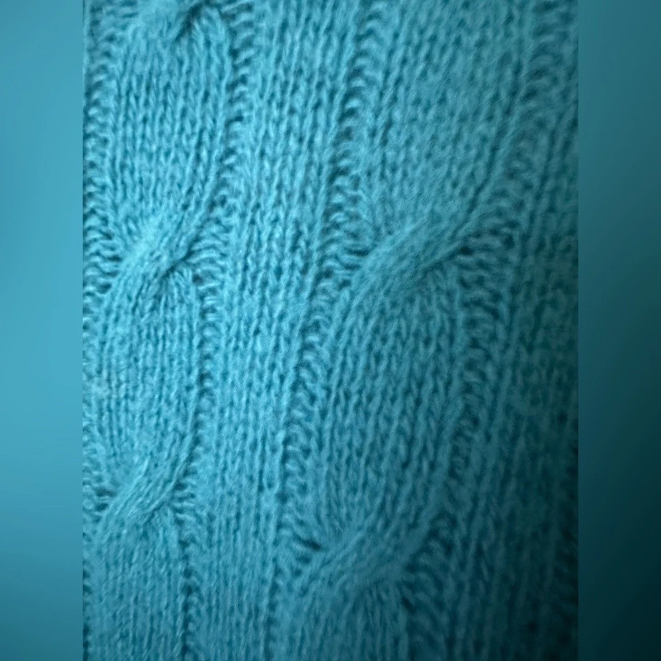 Paul Stuart Scottish Pure Cashmere Teal Crewneck Sweater - Image 3 of 4