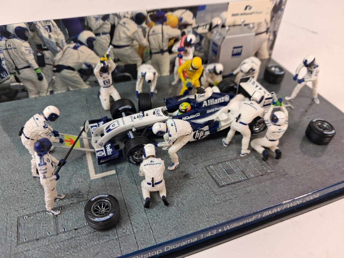 Minichamps Williams BMW FW26 #4 Schumacher Pitstop Diorama 2004 1