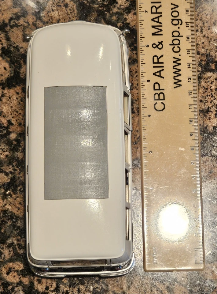 Autobús Volkswagen T1 1963 Welly 1:24 modelo diecast negro/blanco con licencia oficial VW Foto 3 de 4