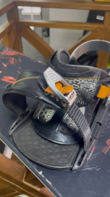 Salomon Pulse W 162 cm Snowboard + Head Size L Bindings Adventure