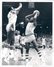1981 LSU Tigers Basketball Guard Ethan Martin Blocking Jump Shot Press Photo