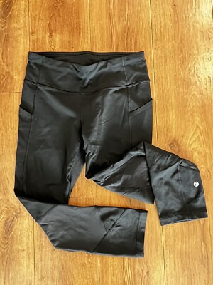 Women's Lululemon Black Leggings Back Zipper Pocket Size 6 Yoga