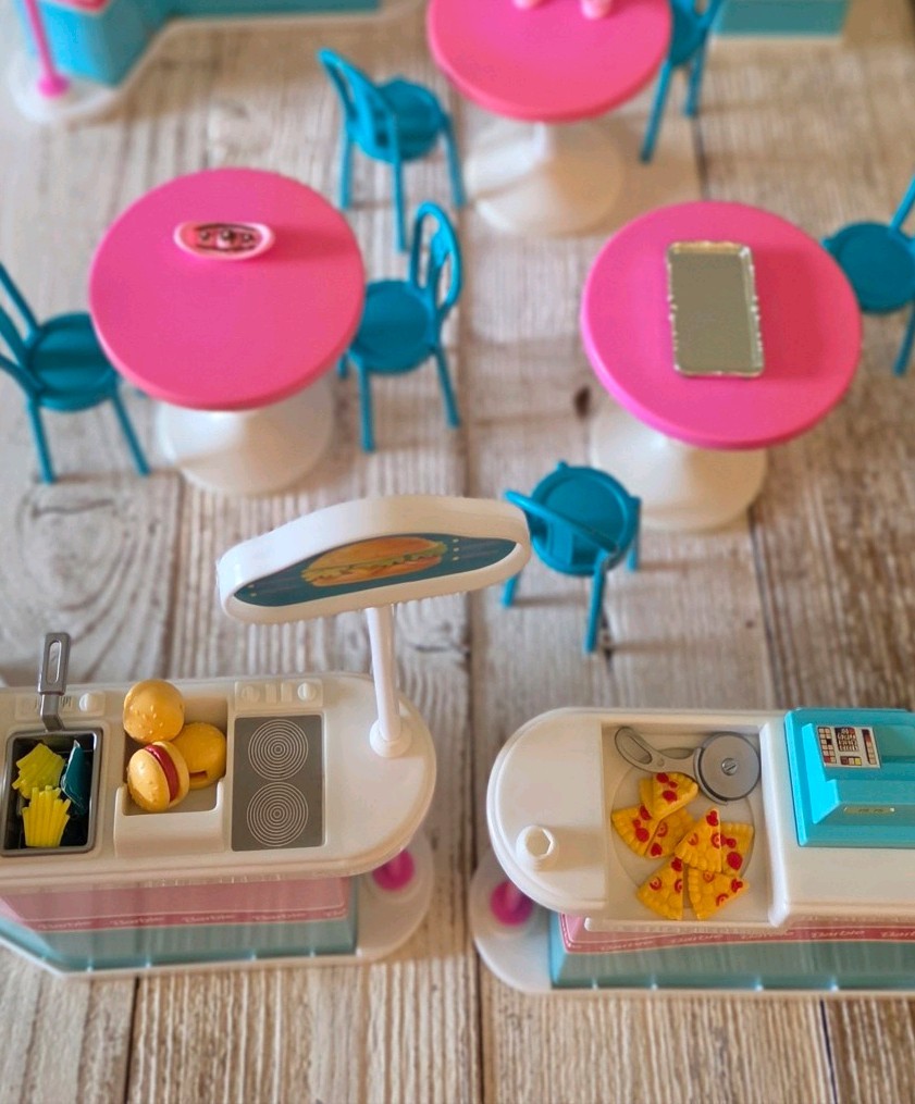 1995 Mattel Barbie So Much To Do Mall Food Court HARD TO FIND