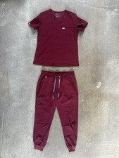 Figs Women  s Scrub Set Catarina Top Zamora Jogger in Burgundy Size Medium Nurse