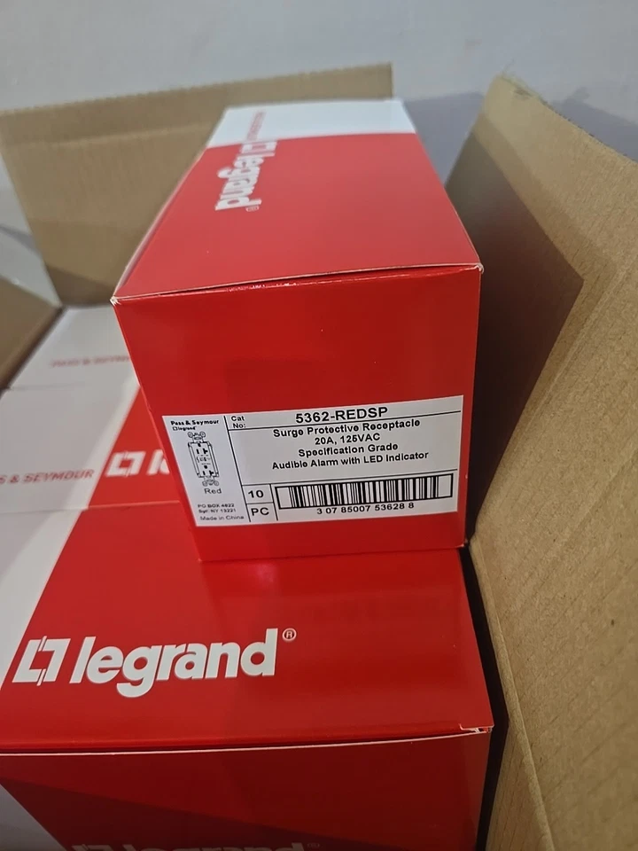 Lote 50x LEGRAND 5362-REDSP RECEPTÁCULO PROTECTOR CONTRA SOBRETENSIONES ROJO CON ALARMA 20A 125V Foto 2 de 4