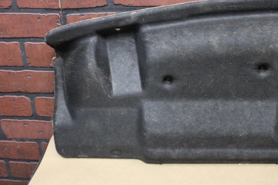 Capa isolante painel silenciador prateleira traseira Dodge Challenger SRT8 2008-2014 - Imagem 2 de 4