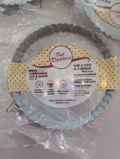 Fat Daddio's PFT-95 Round Fluted Tart Pan, 9.5 x 1 Inch