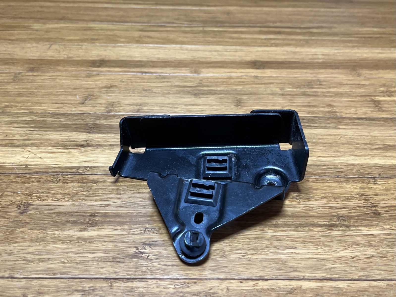 Rolls-Royce Dawn 2017-2023 Front Right Lower Side bracket