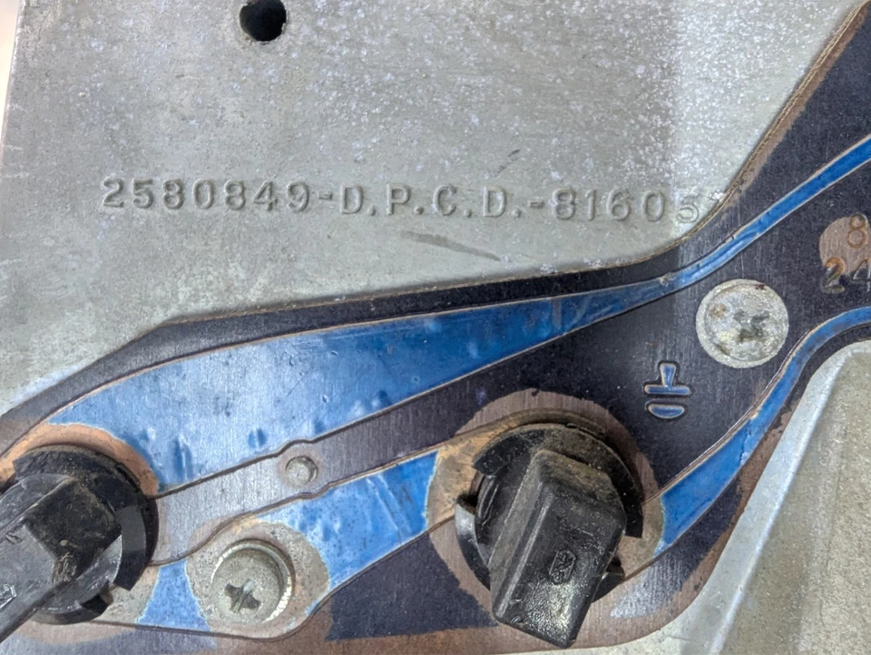 Plymouth Fury Gage Cluster 1966 2580849 Mopar Foto 2 de 4