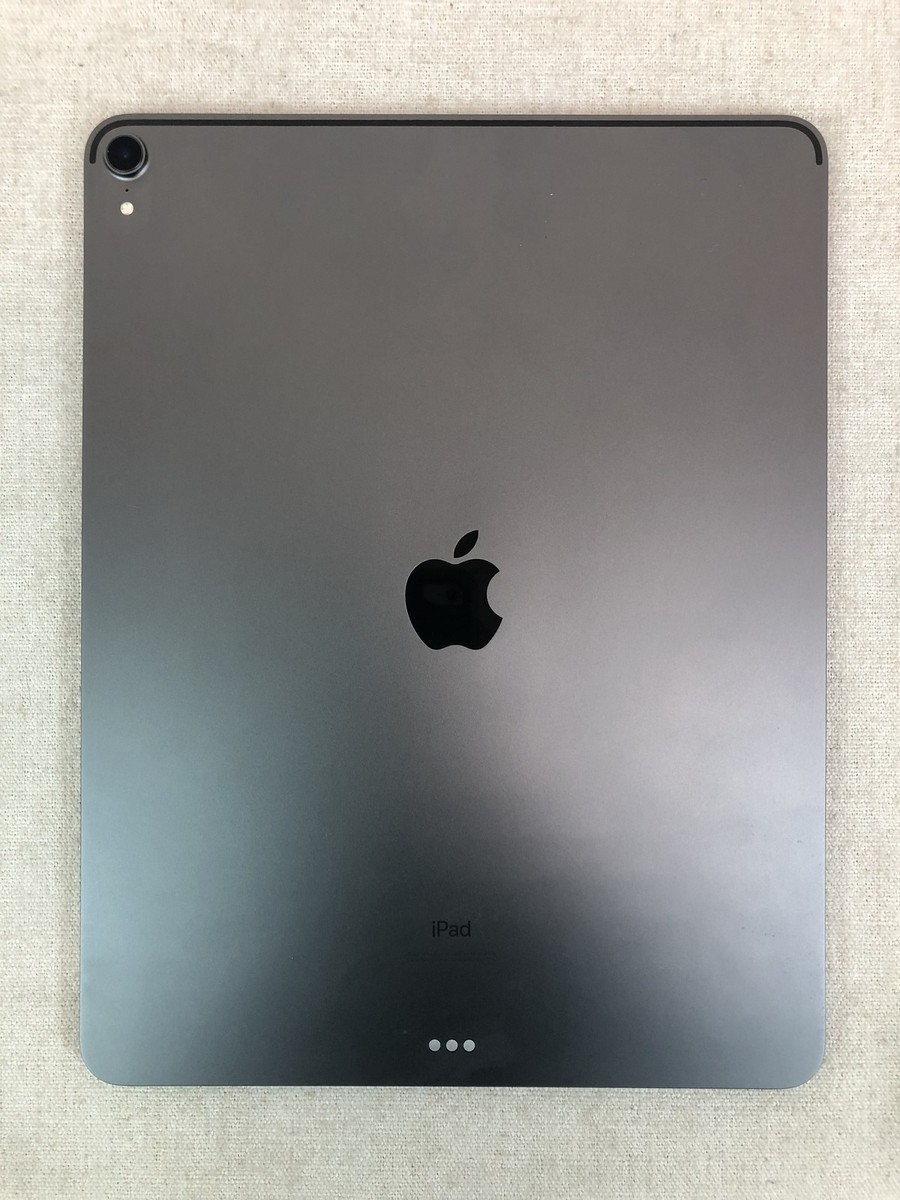 Apple iPad Pro 3rd Gen, Wi-Fi only, 12.9”, 4gb Ram, 64gb SSD