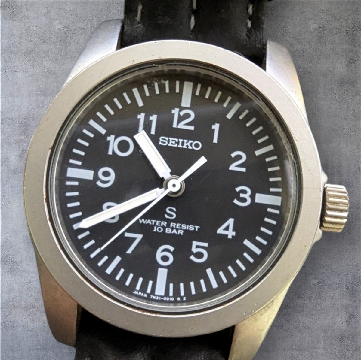 ☆SEIKO SUS サス クォーツ ミリタリー 7N21-0010 稼働品