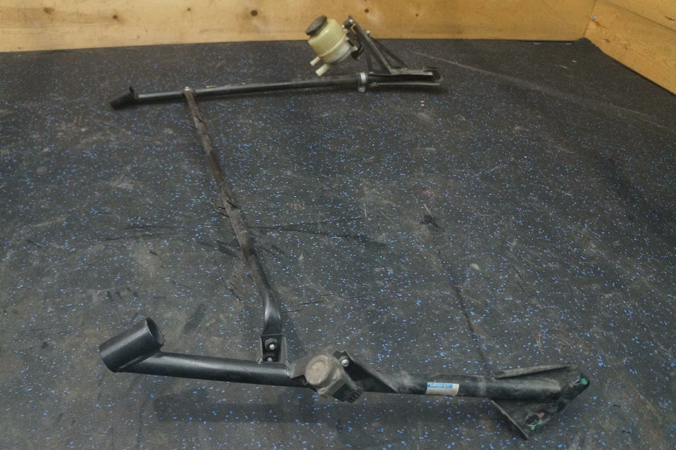 Cubierta del motor compartimento barra transversal montaje de viga A132A0366F OEM Lotus Evora 2010 Foto 2 de 4